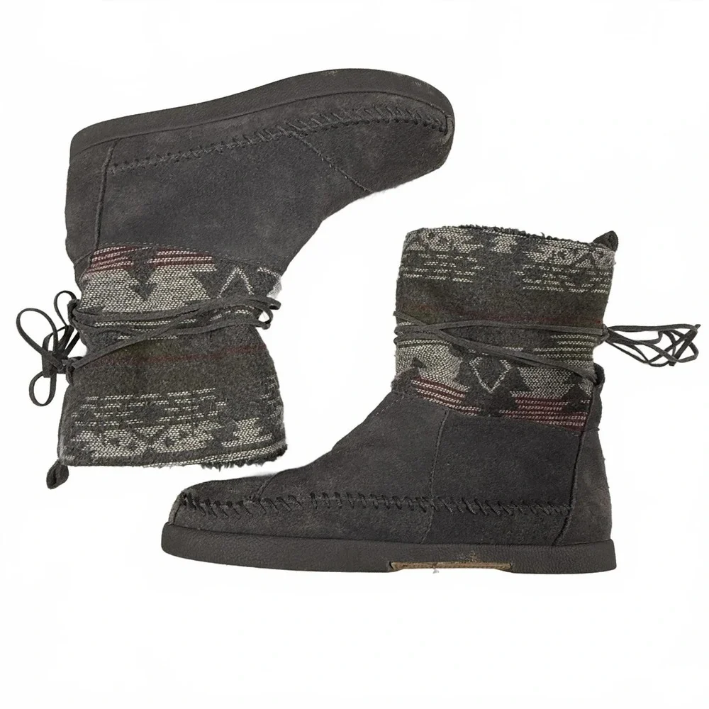 Women's Tom's Suede Moccasin Style Ankle Boots with‎ Knit Upper size 9.5